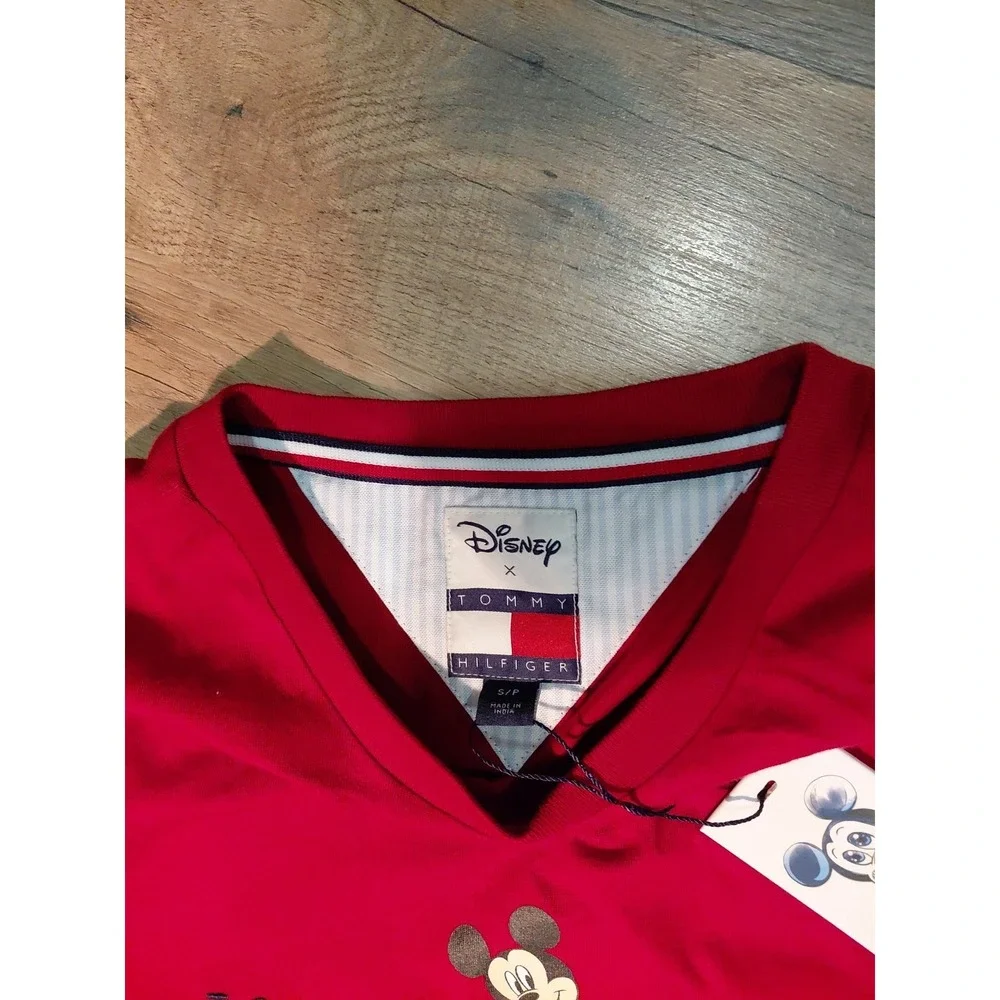 NWT Men's DISNEY x Tommy Hilfiger Mickey Mouse Burgandy S/S‎ T-Shirt Size Small